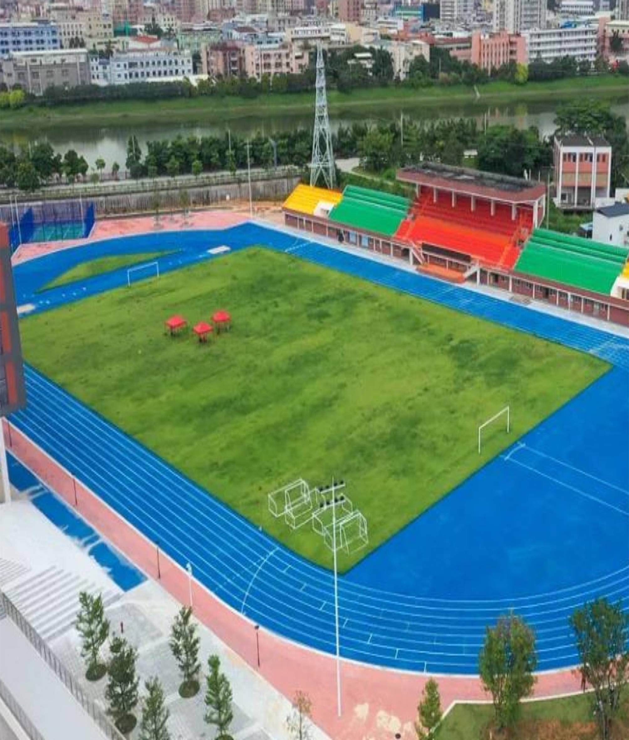 东莞茶山镇中学运动场